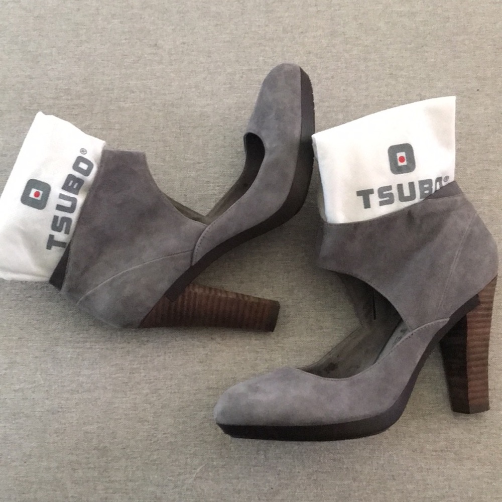 ๐ 2/$15 Tsubo Suede Wood Heels - Picture 2 of 8
